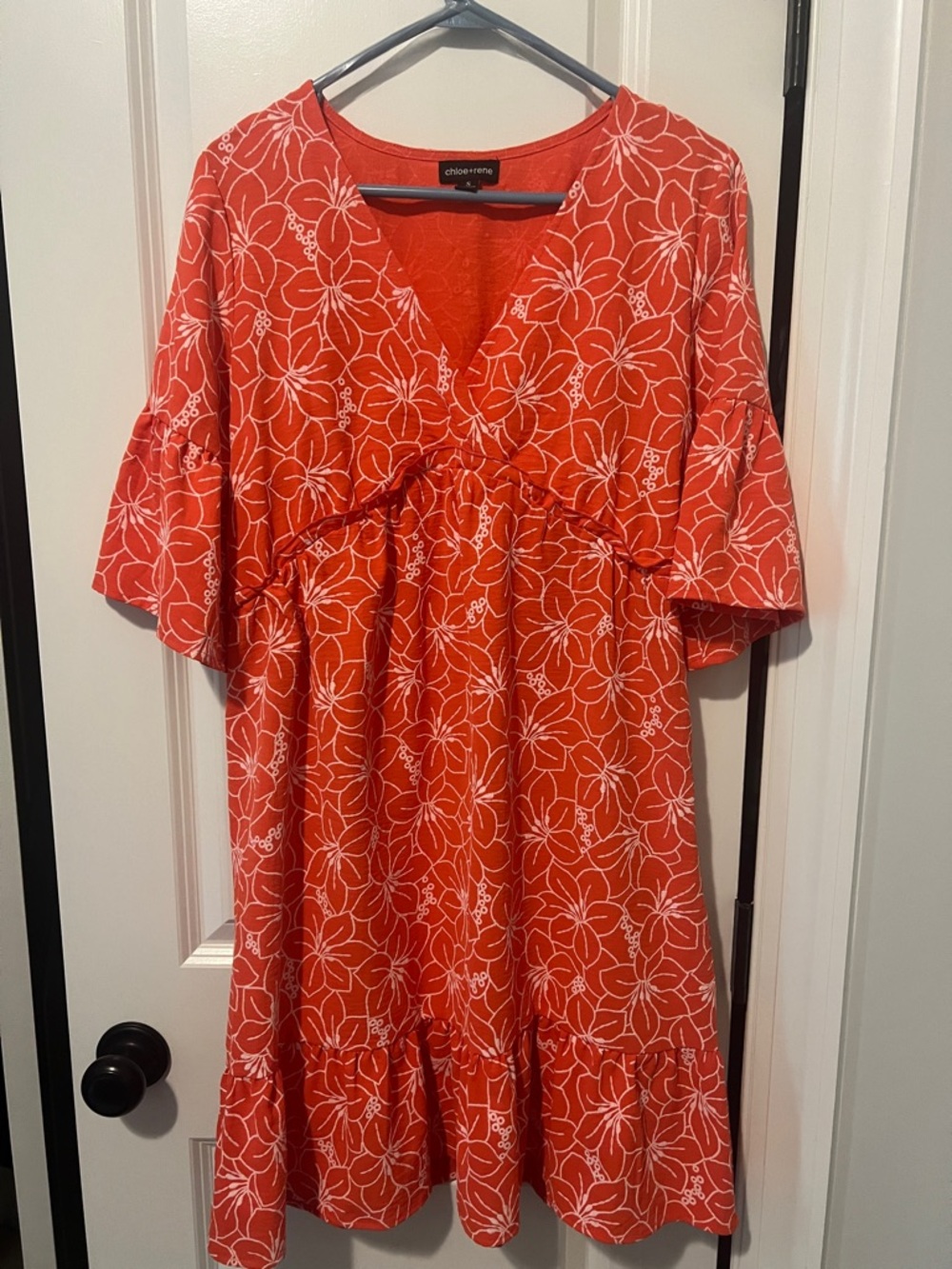 Chloe+Rene Coral Floral V-Neck Tiered Dress size Small perfect for vacation!